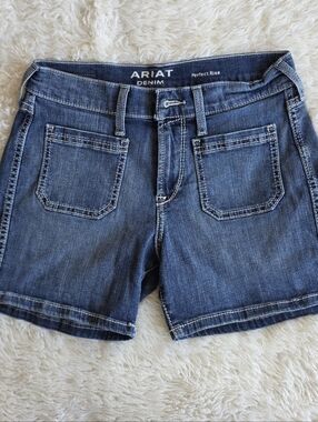 Ariat Perfect Rise Boyfriend Denim Shorts | Size 27 Dark Wash 5" Inseam